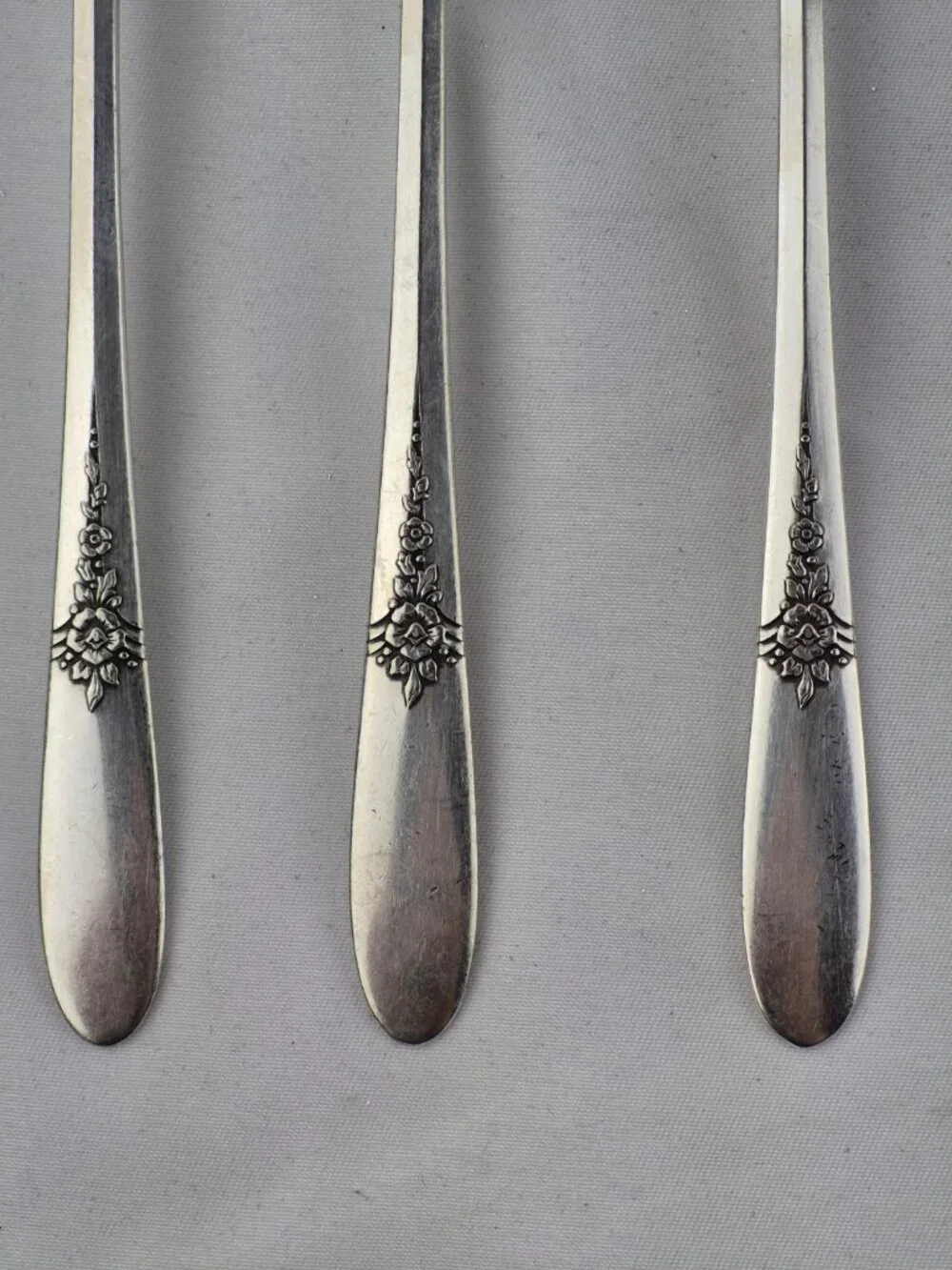 Tudor Plate Fantasy Pattern Oneida Silver-Plated Teaspoons Set of 8